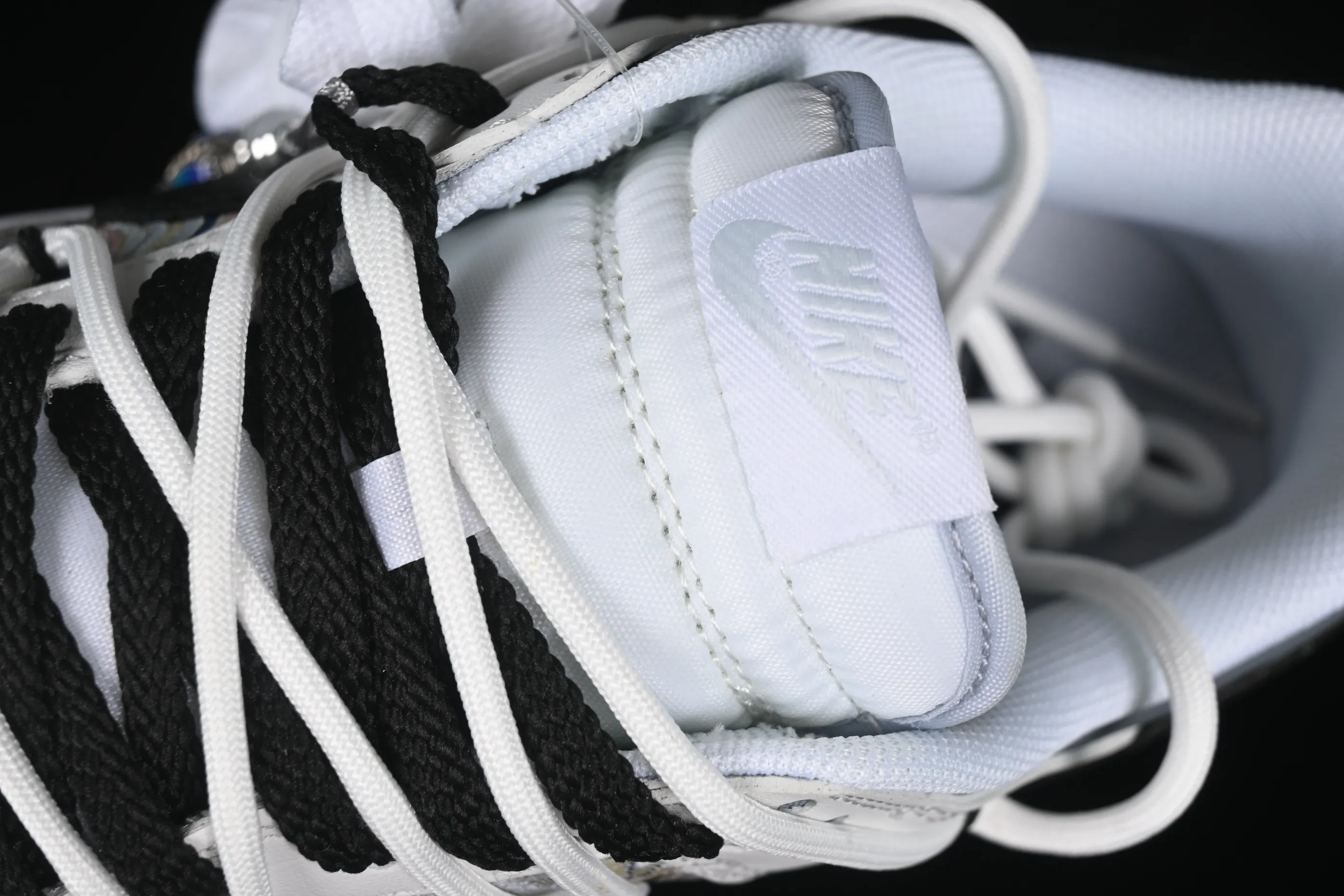 All categories Nk SB Dunk series Nk SB Dunk Low low-top sneakers Nk Dunk Low Year of the Dragon limited edition CNY Qiansi Ancient Rhyme Gift Box Silver White SB strap low-top casual sneakers DV0831-101